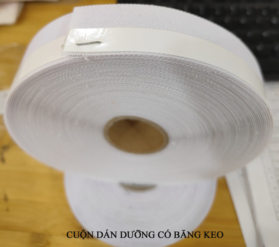 Cuộn dán dưỡng loại có băng dính