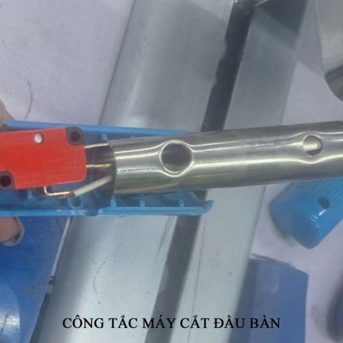Công tắc máy cắt đầu bàn